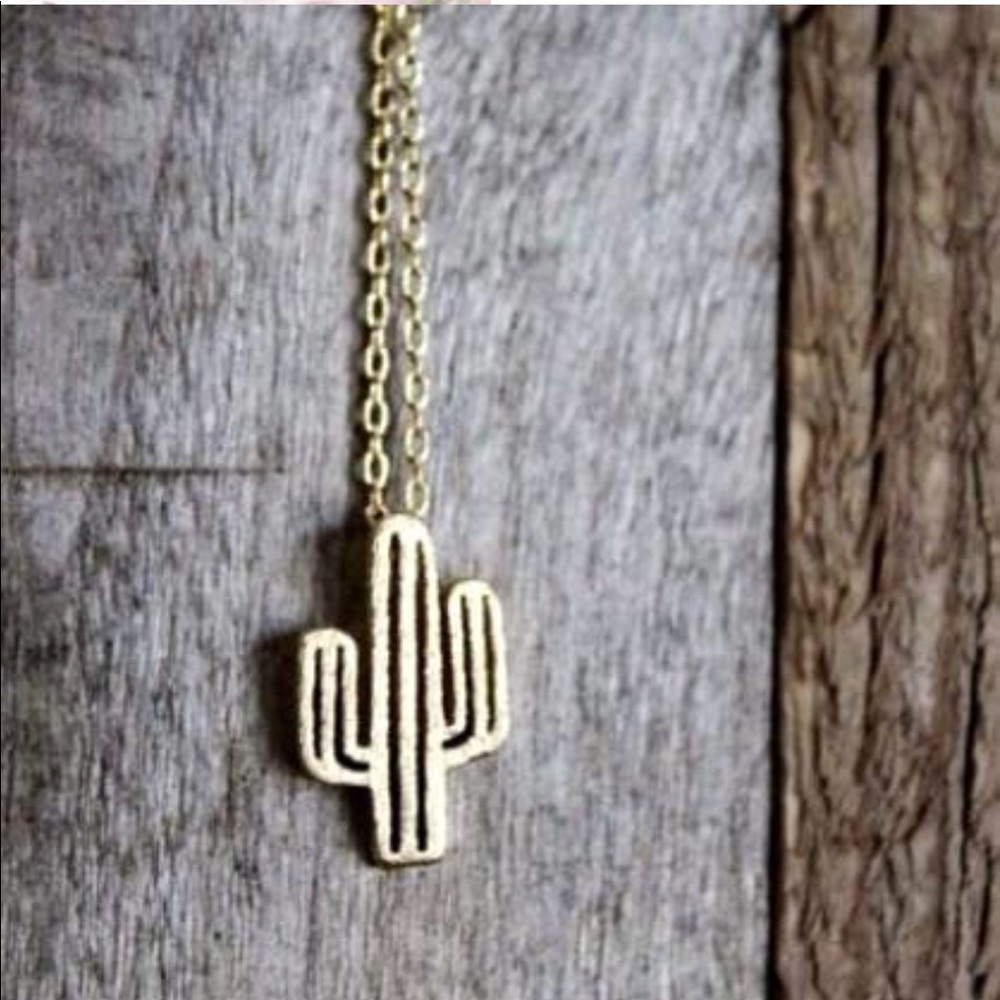 🌸3/$15 Dainty “Dessert Wind” Gold Cactus Necklace